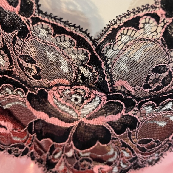 Fantasies by Morgan Taylor Exquisite Peignoir Set - Picture 4 of 7